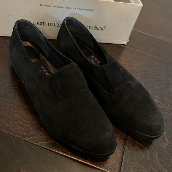 Rockport black suede loafer NIB 7.5 - Picture 2 of 8